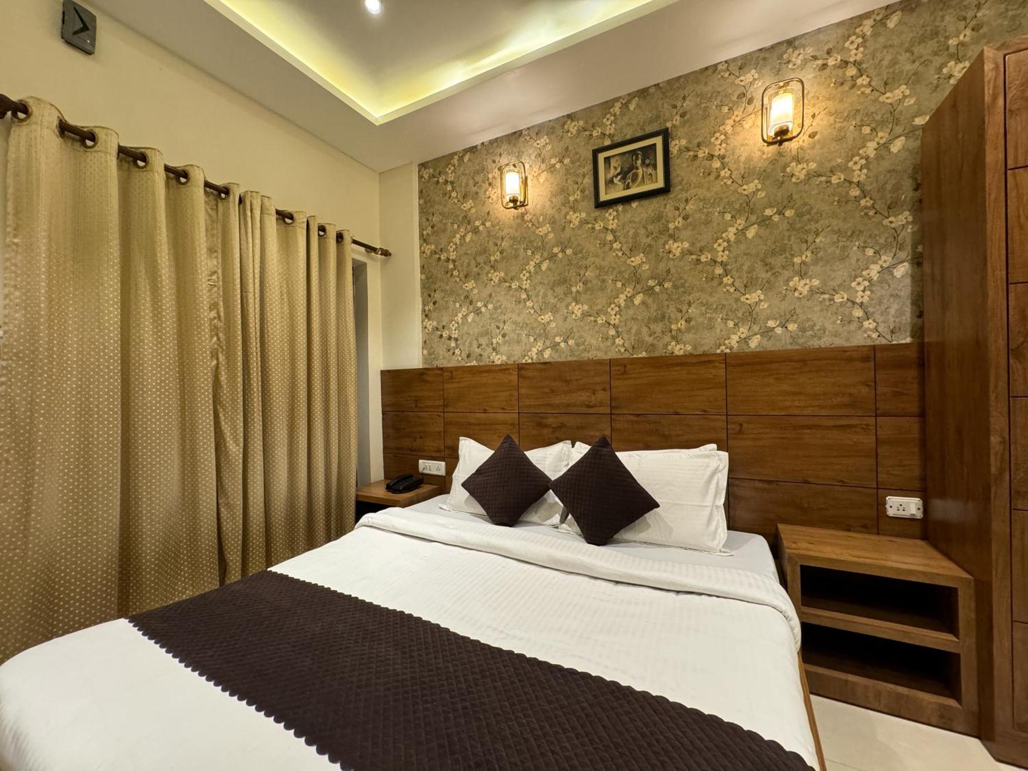 Hotel Nirvana Palace Rishikesh