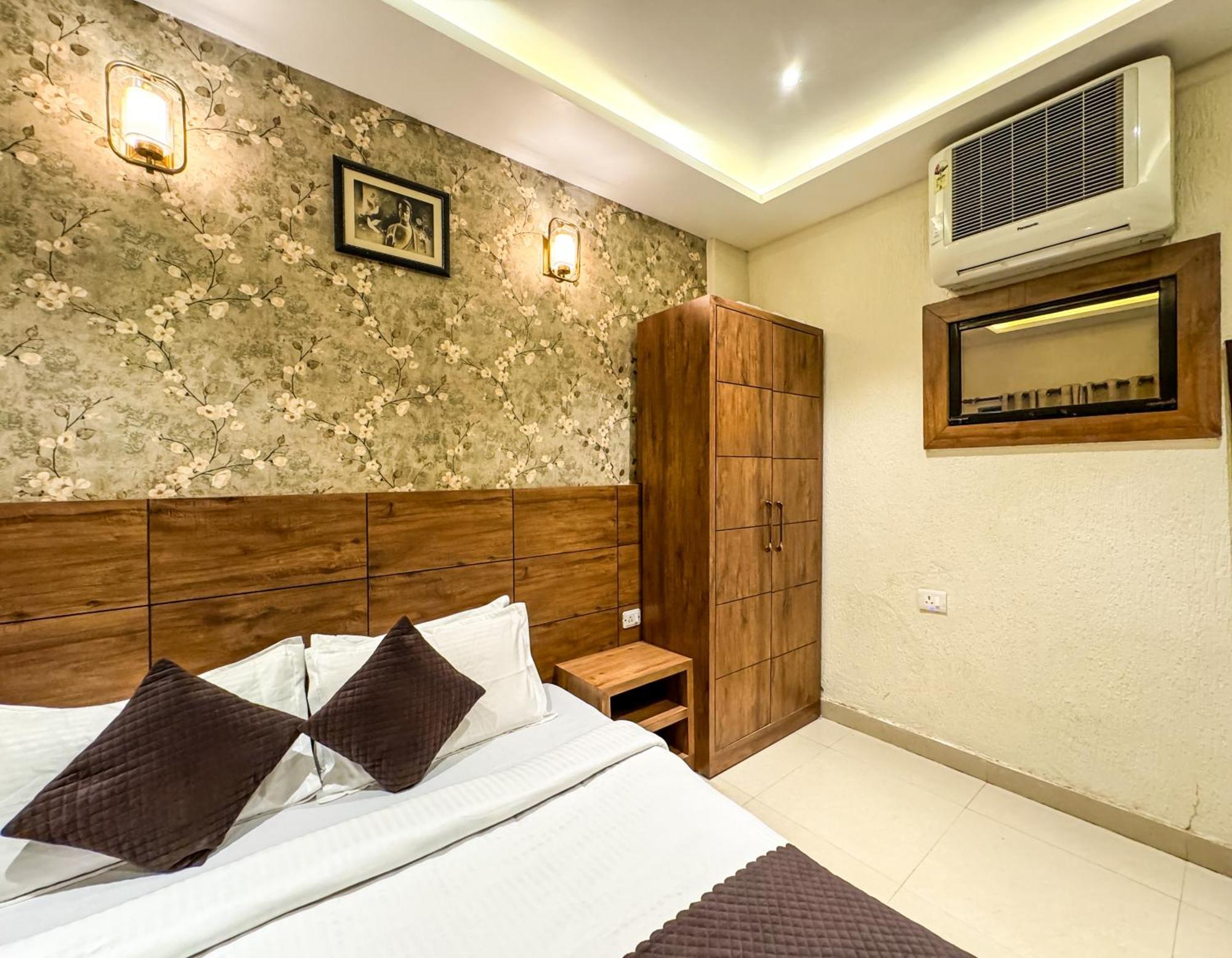 Hotel Nirvana Palace