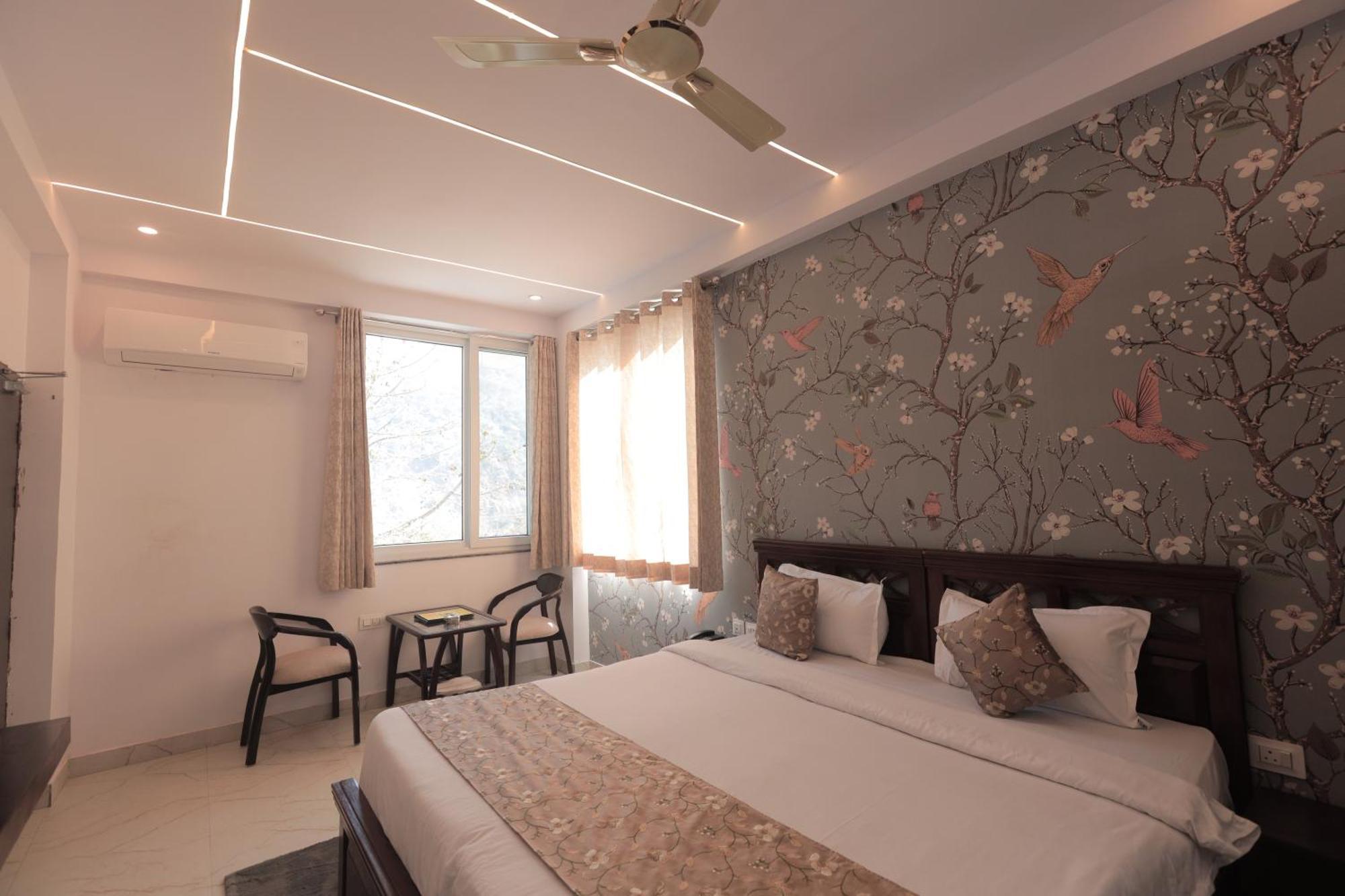 Yogved Hospitality & Hotel 3*