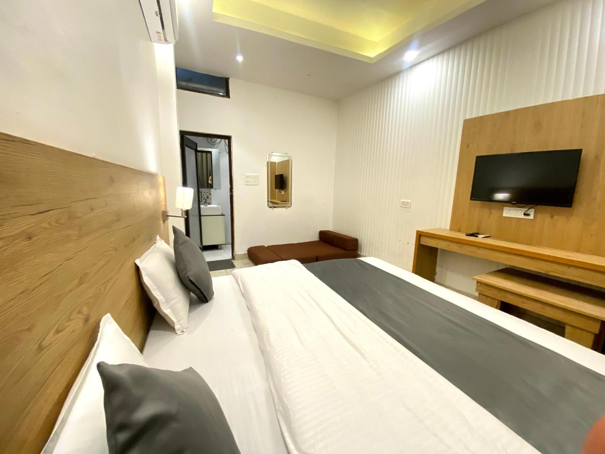 Sonu & Hostel, Guest house