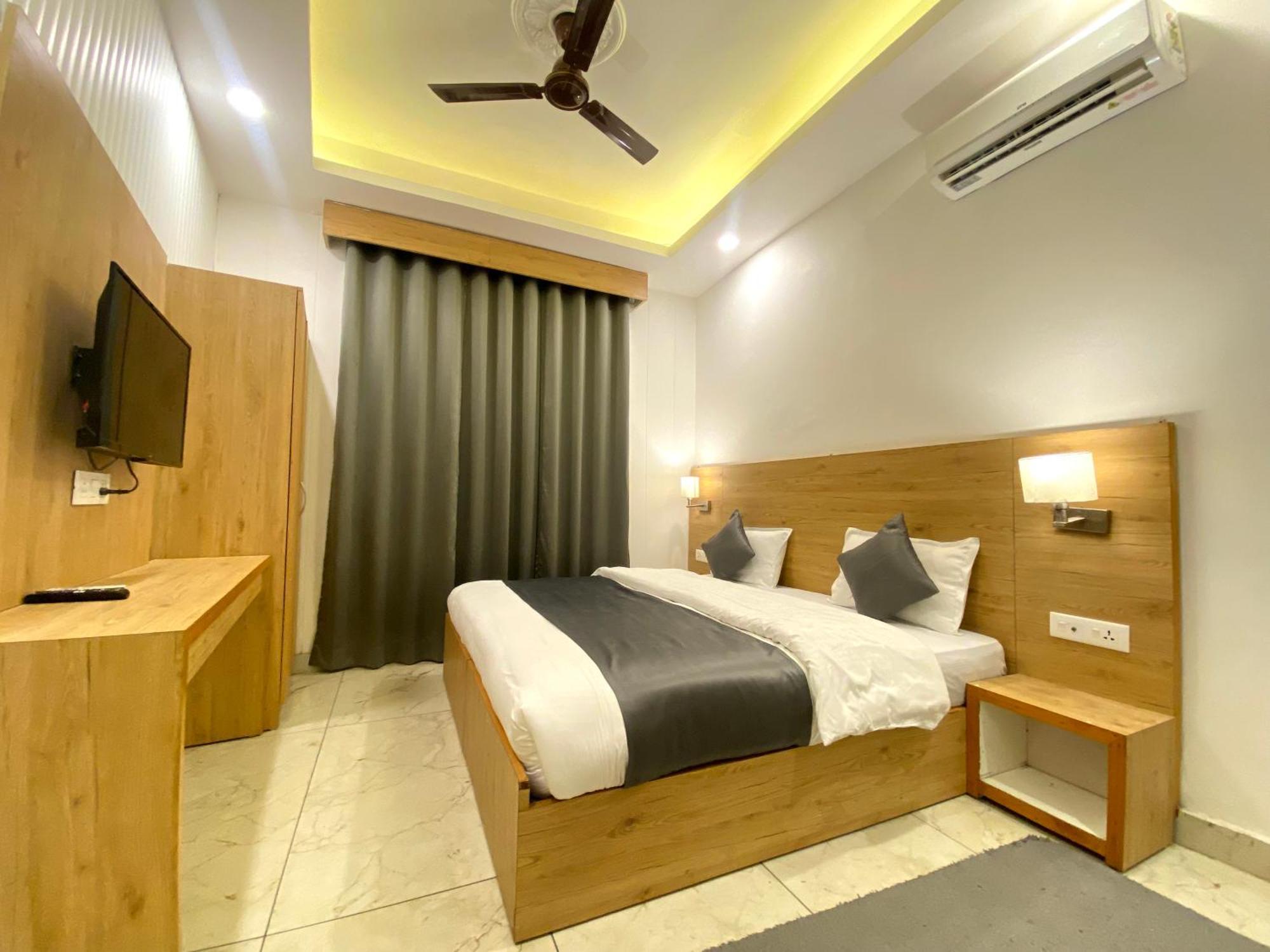 Guest house Sonu & Hostel, *
