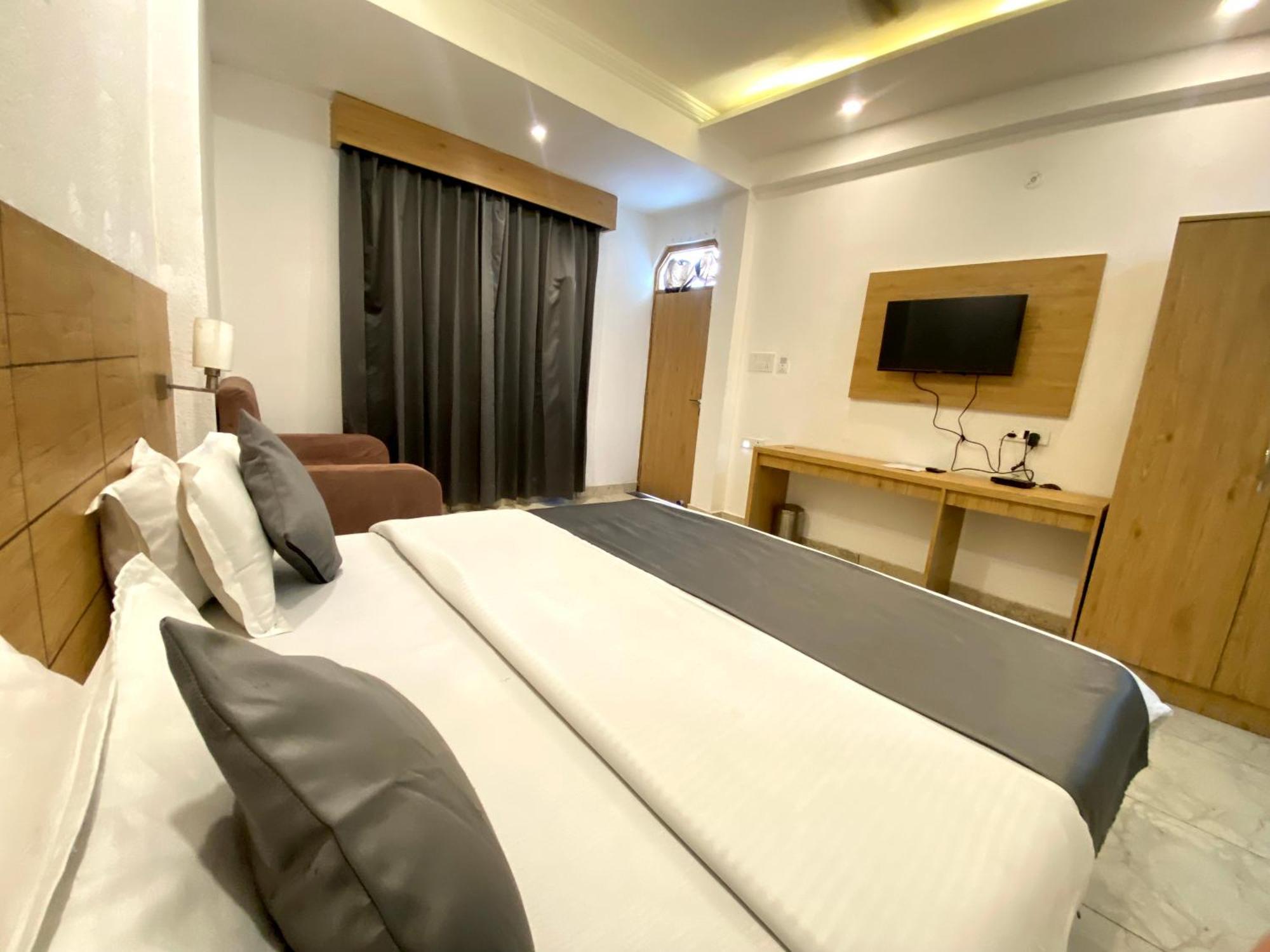 Guest house Sonu & Hostel, *