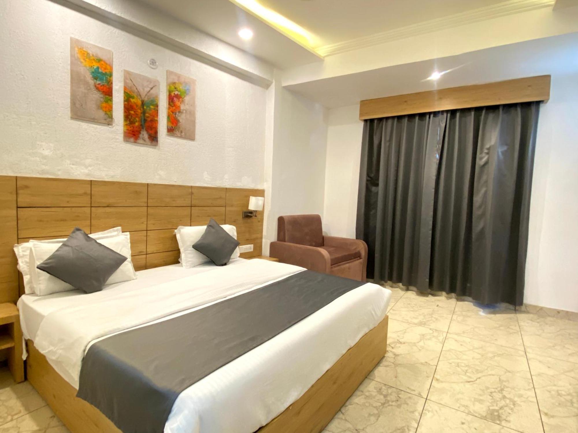 Sonu & Hostel,