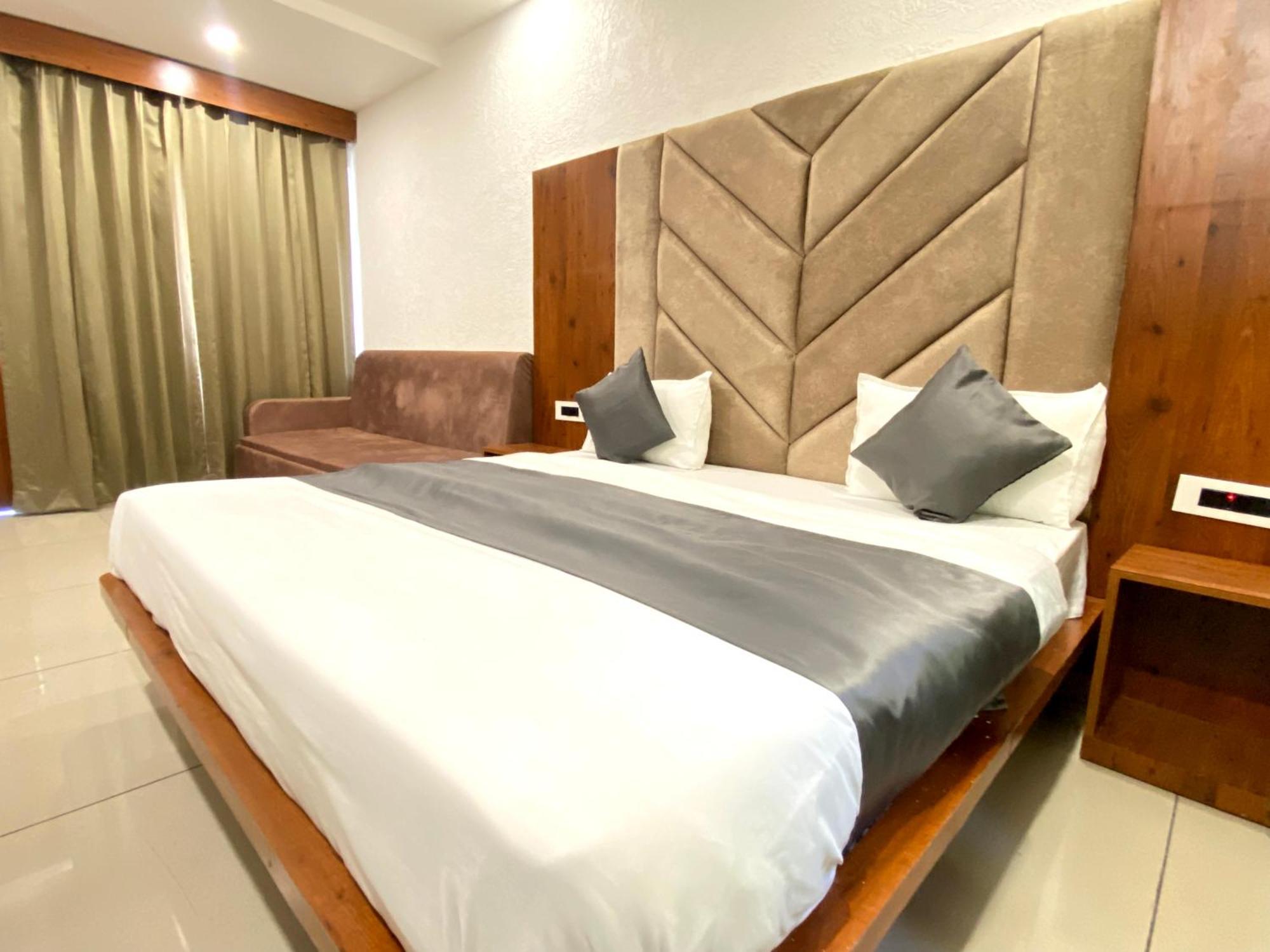 Sonu & Hostel,
