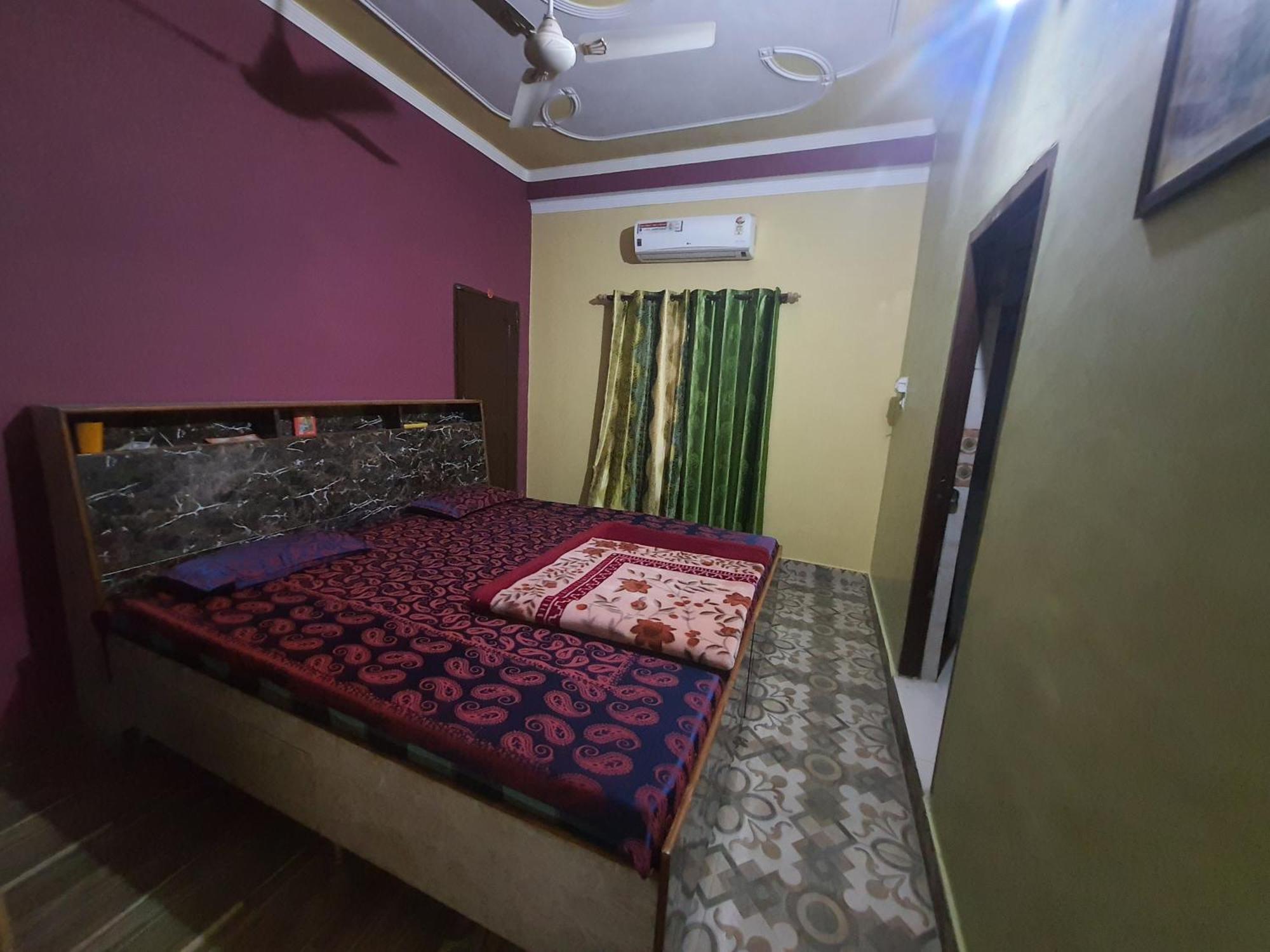 Tulsi Ganga Hostel *