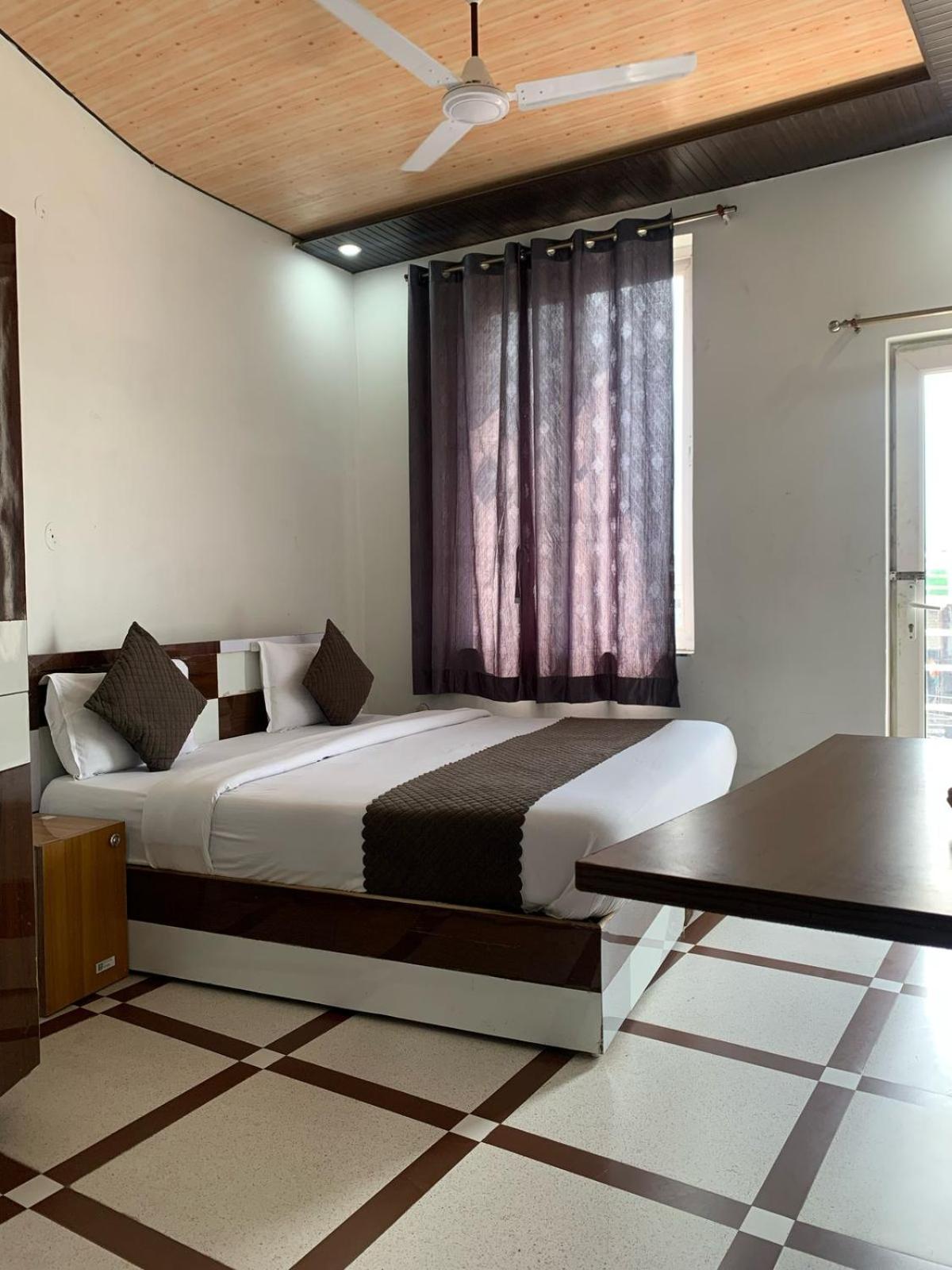 Shubhra Royal Tapovan !! Restaurant ! Budget Friendly ! Traveler Choice ! Rated & Awarded Hotel 4*