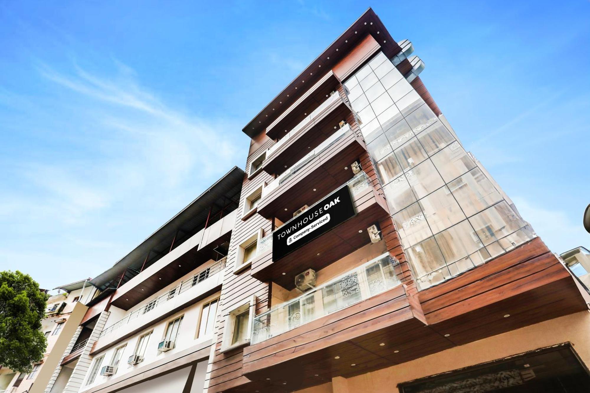 Super Townhouse Oak Tapovan 4*