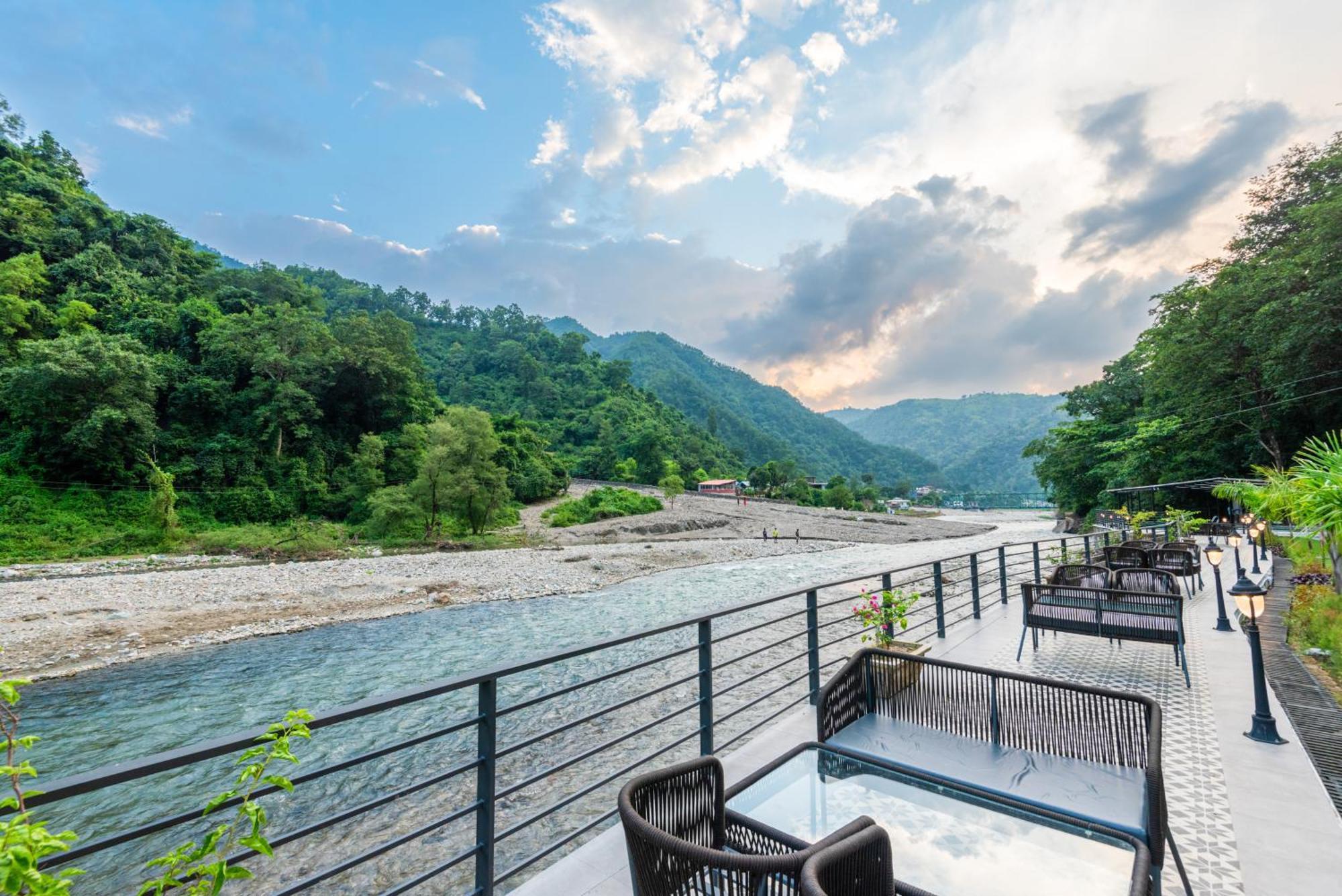 Resort Dls Divine River Resort And Spa, Rishikesh
