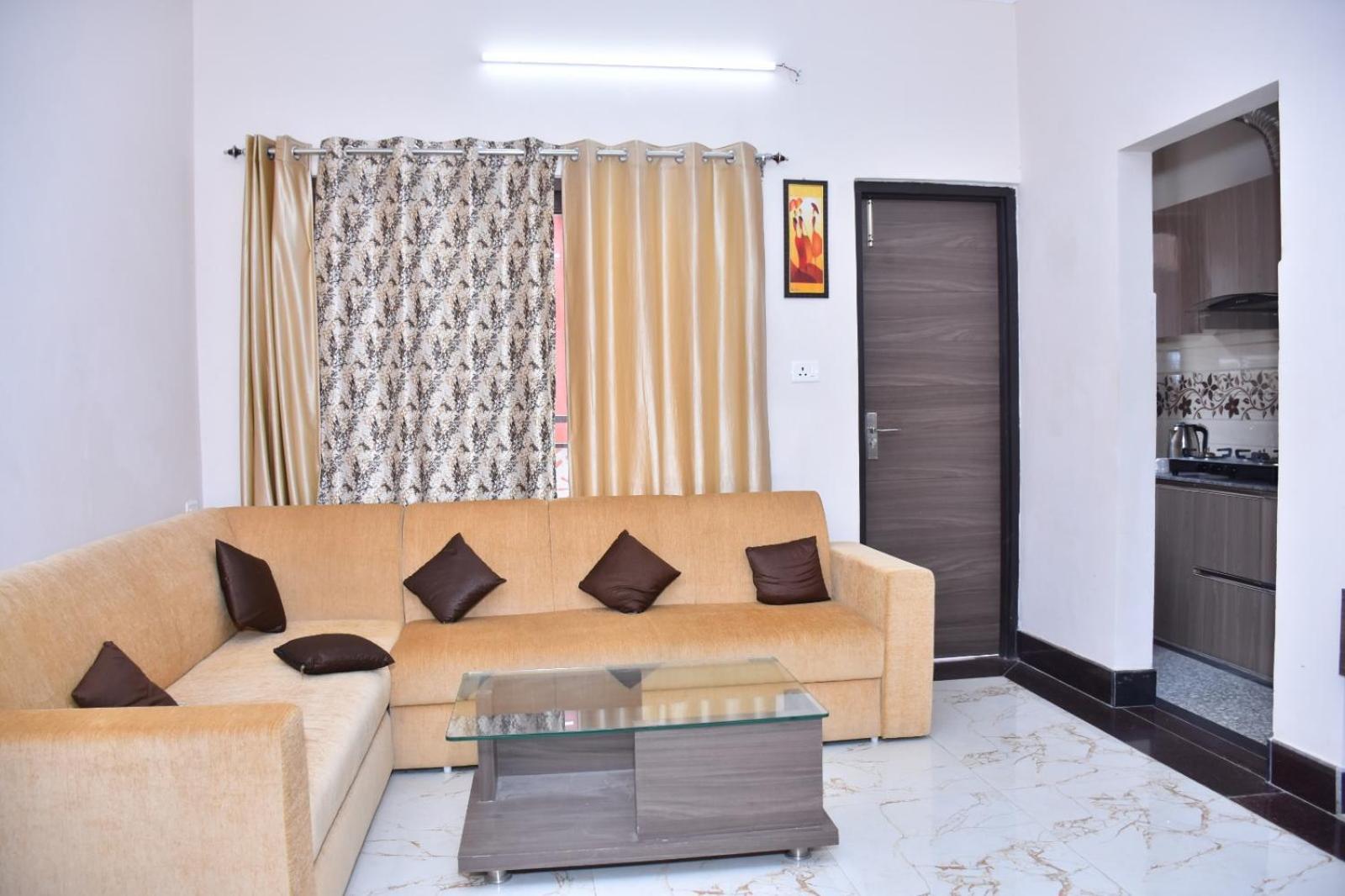 Yellow Leaf Apartment