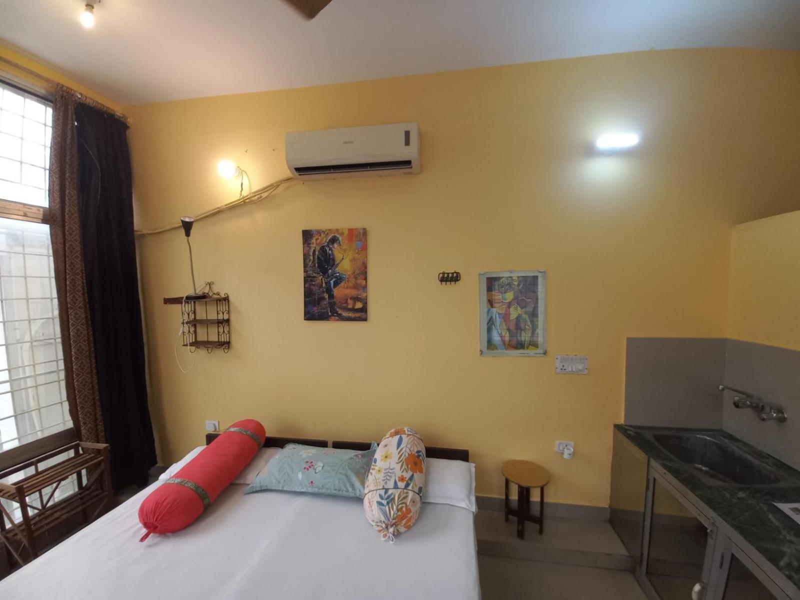 Bed & Breakfast Devi Music Ashram