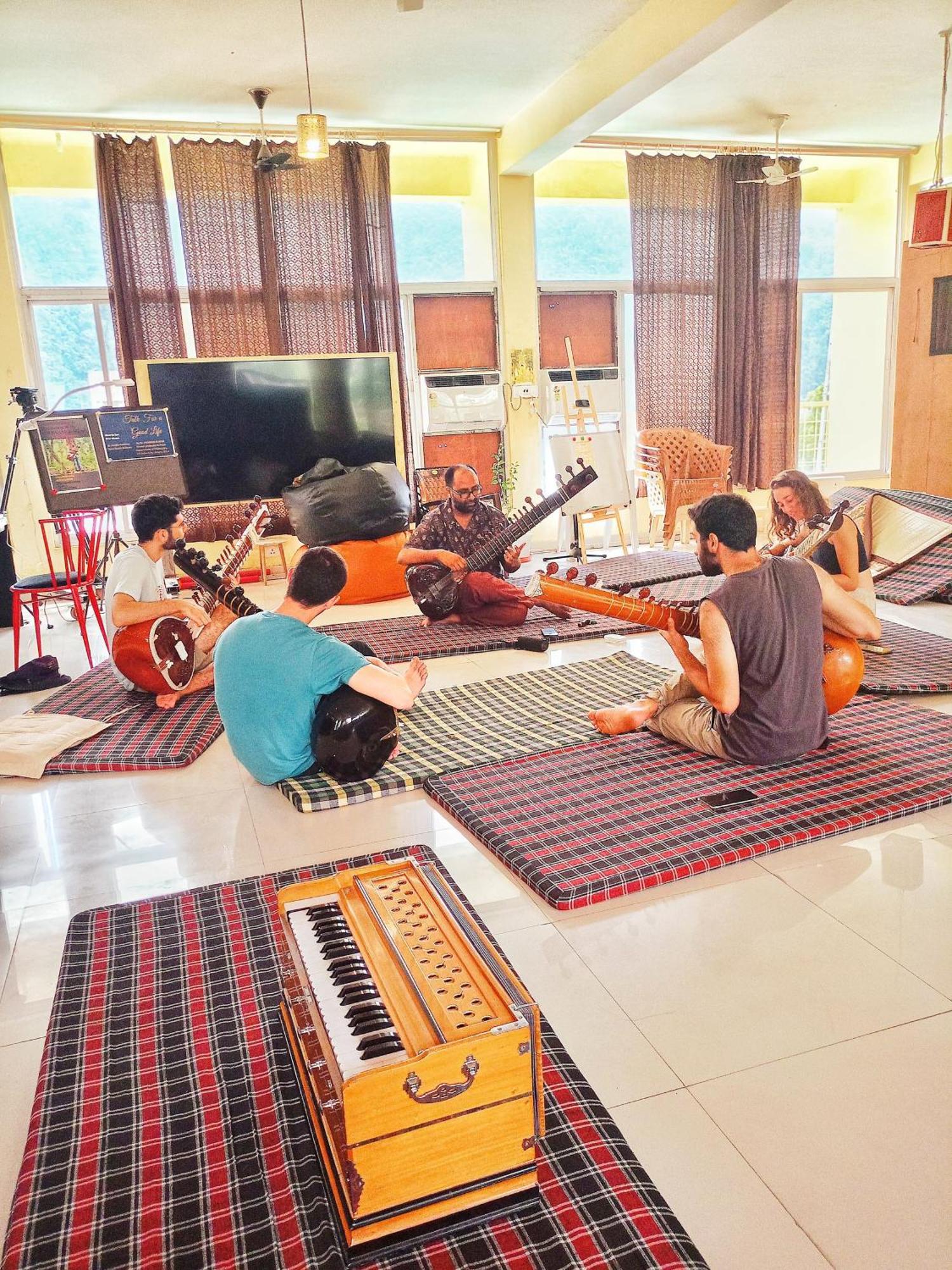 Bed & Breakfast Devi Music Ashram *