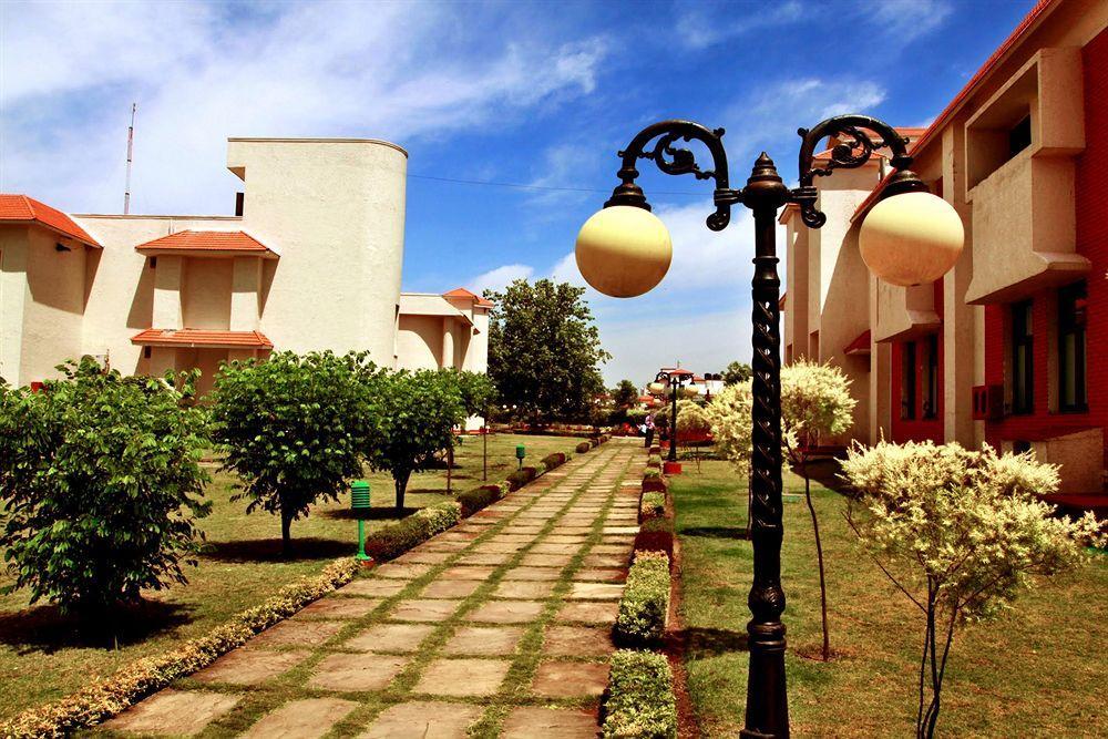 Naturoville Ayurvedic And Yoga Retreat Resort Rishikesh