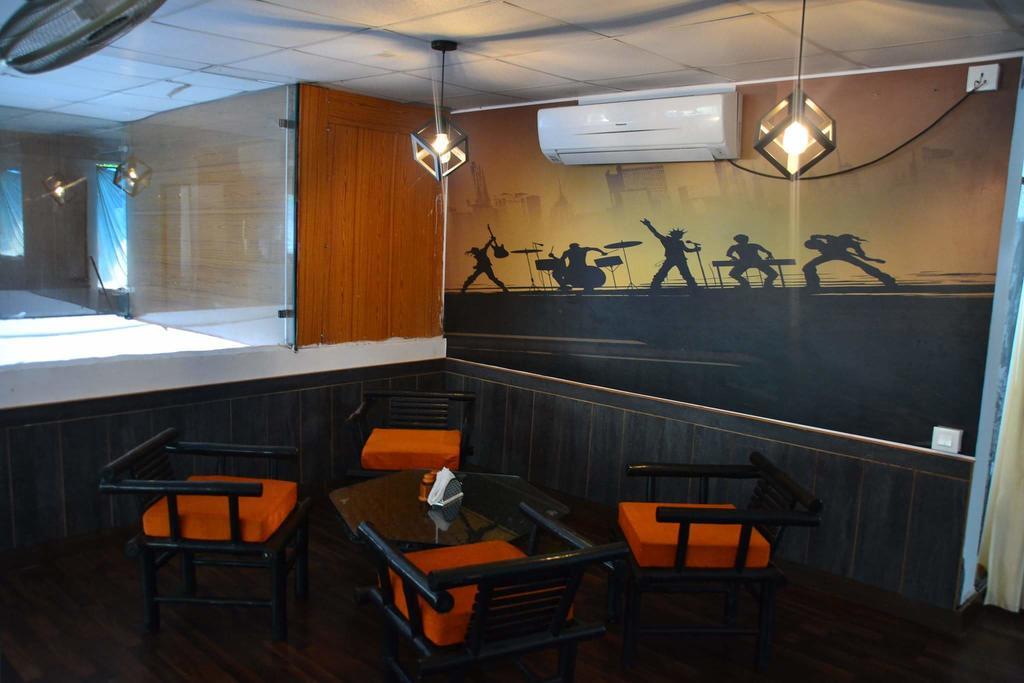 Akash Continental Hotel 3*