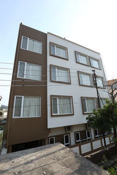 View By Tree Hotel