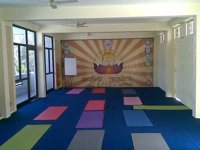 The Lodge Gayatri Kunj Hotel