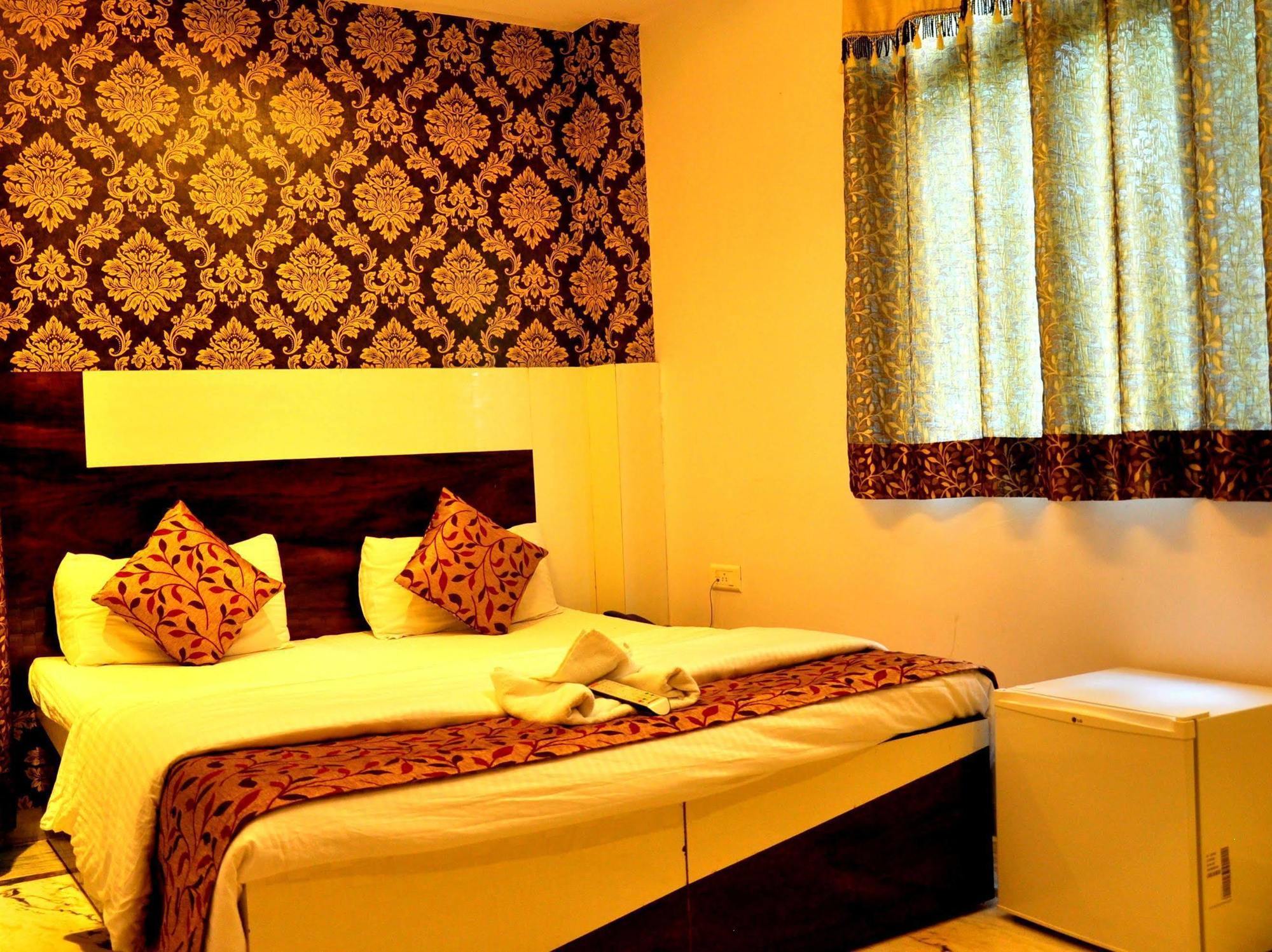 Akash Continental Hotel 3*