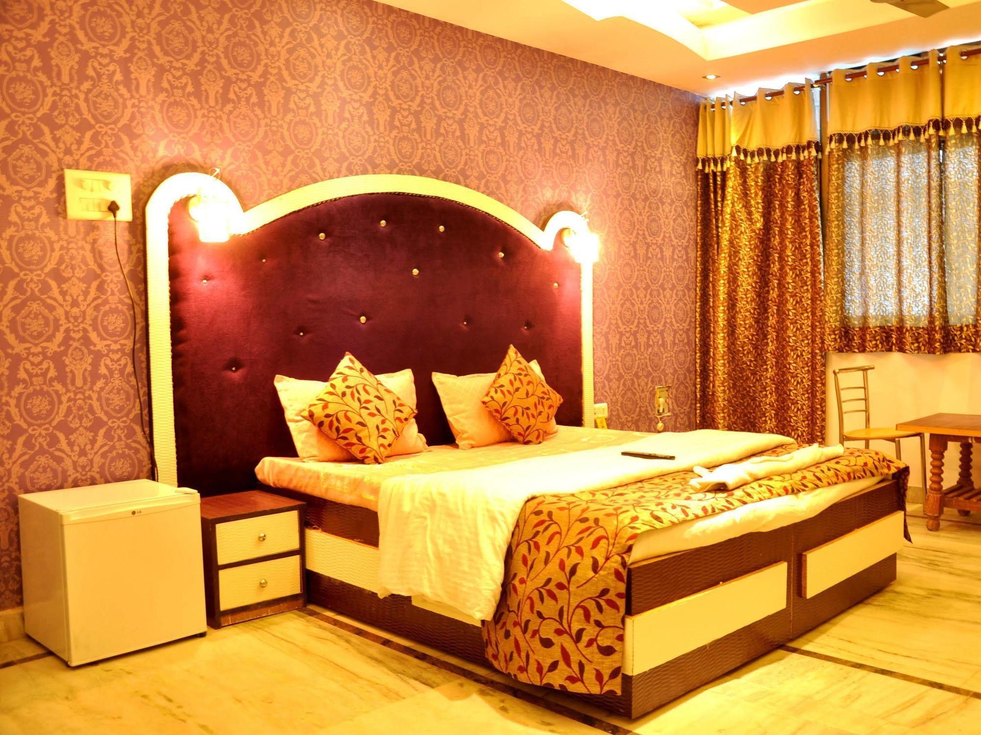 Akash Continental Hotel Rishikesh