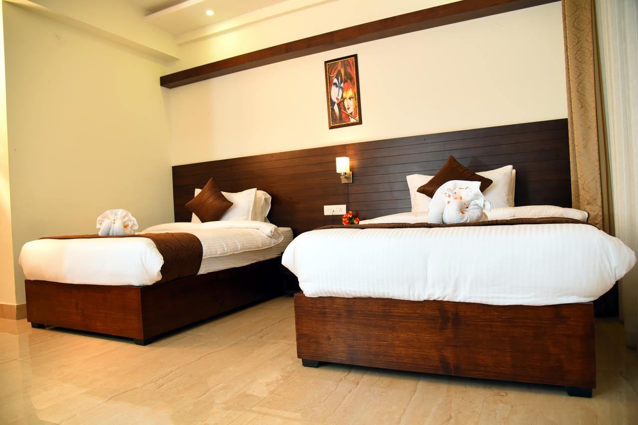 Holiday Hill Hotel