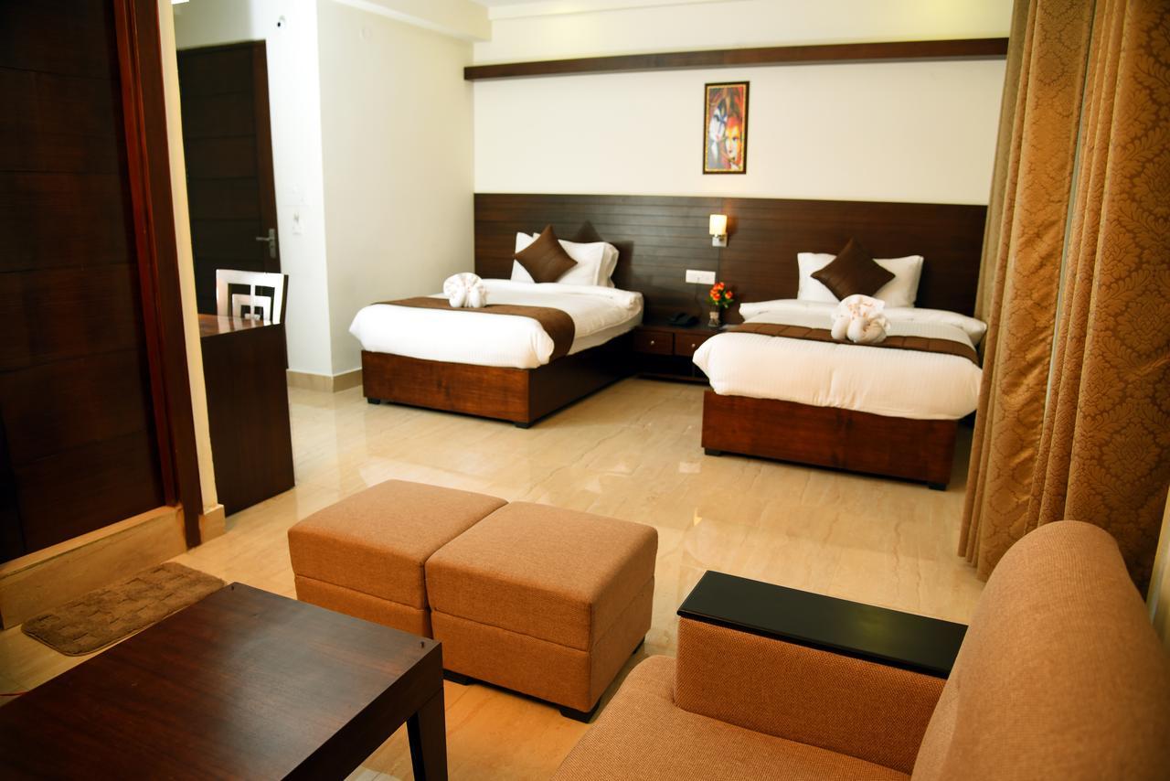 Hotel Holiday Hill Rishikesh