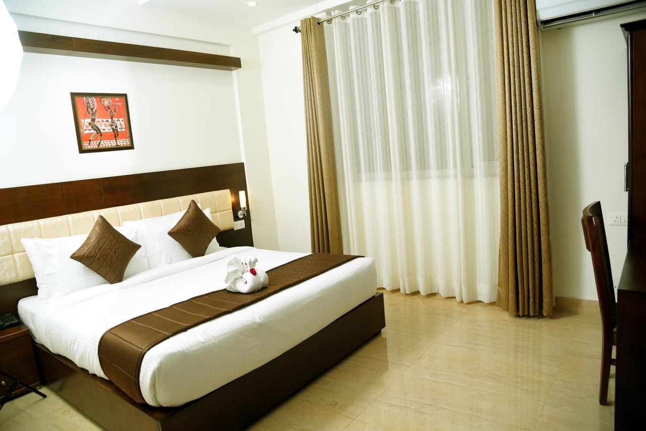 Holiday Hill Hotel