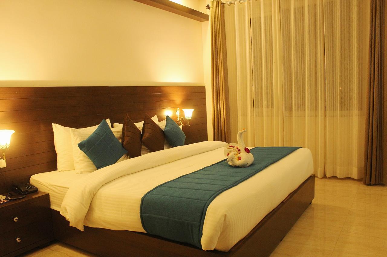 Holiday Hill Hotel