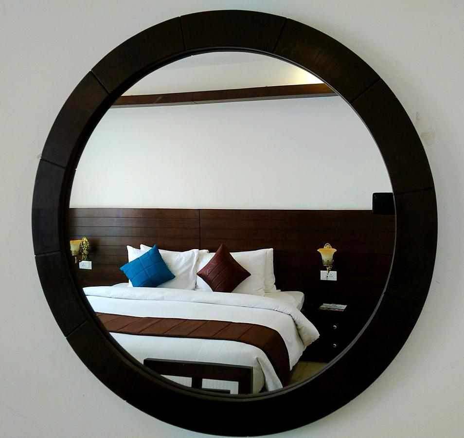 Holiday Hill 3*