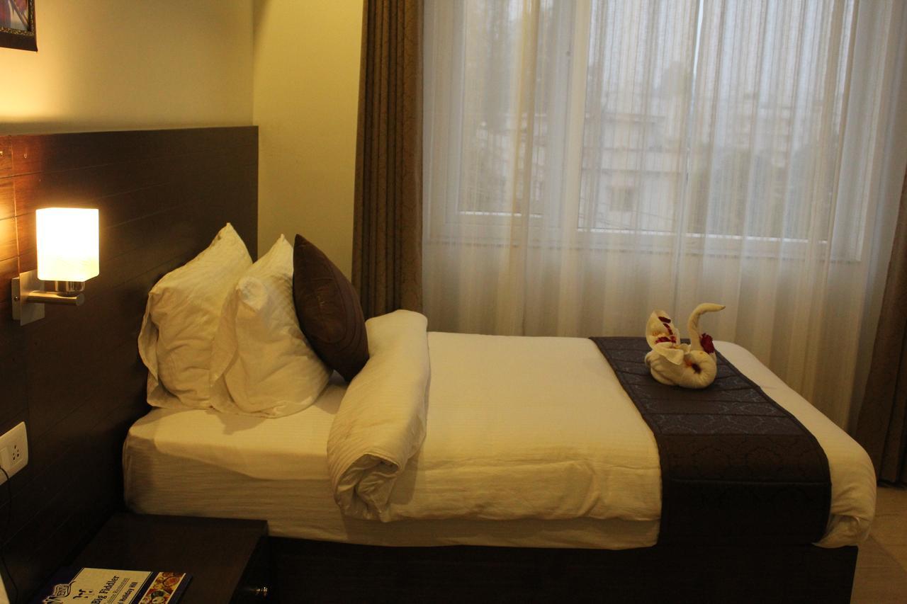 Holiday Hill Hotel