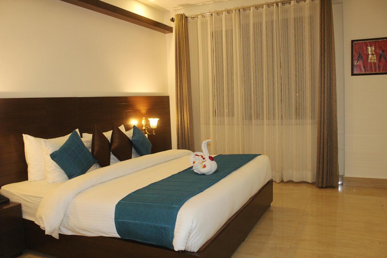 Holiday Hill Hotel 3*