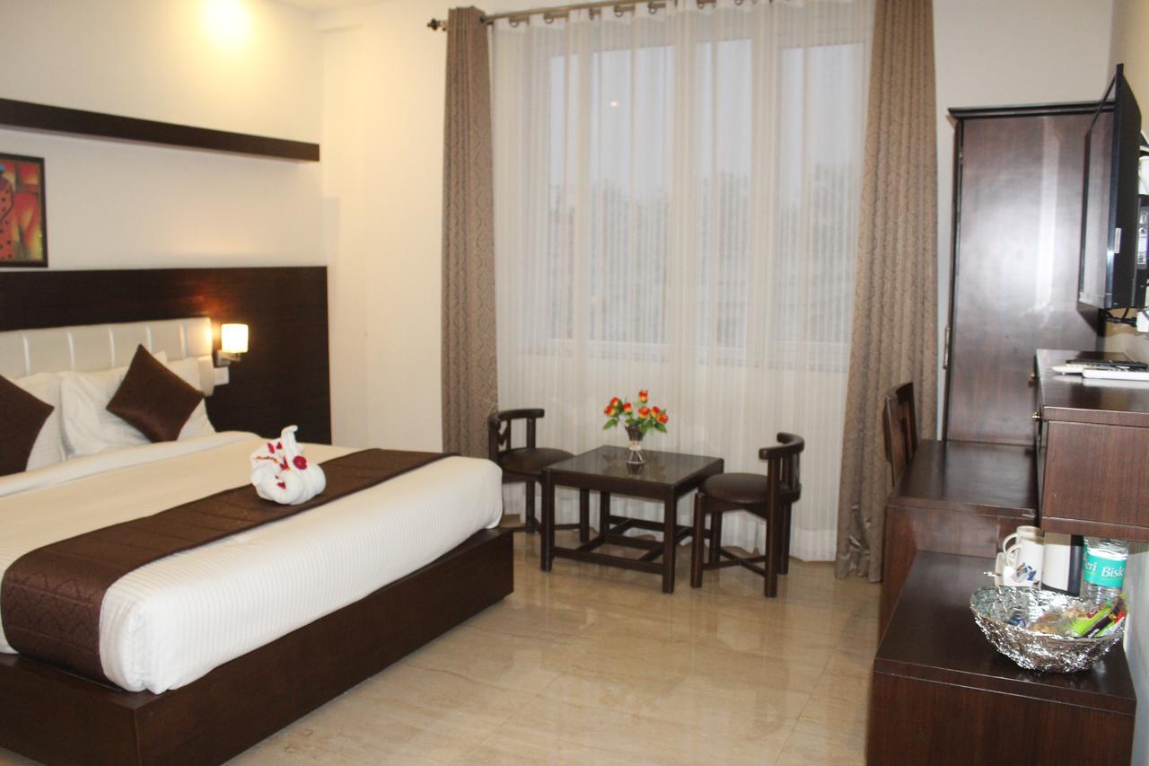 Holiday Hill Hotel