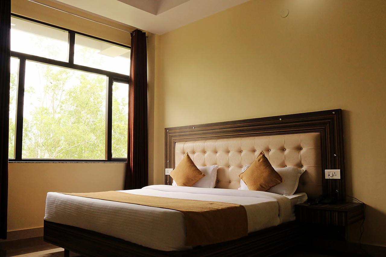 Trihari Hotel 3*