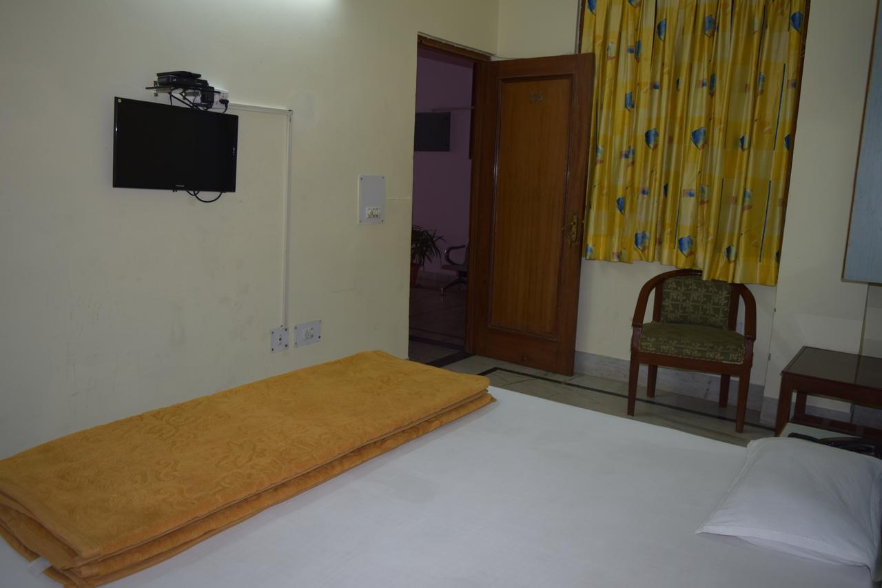 Raj Palace Hotel 3*