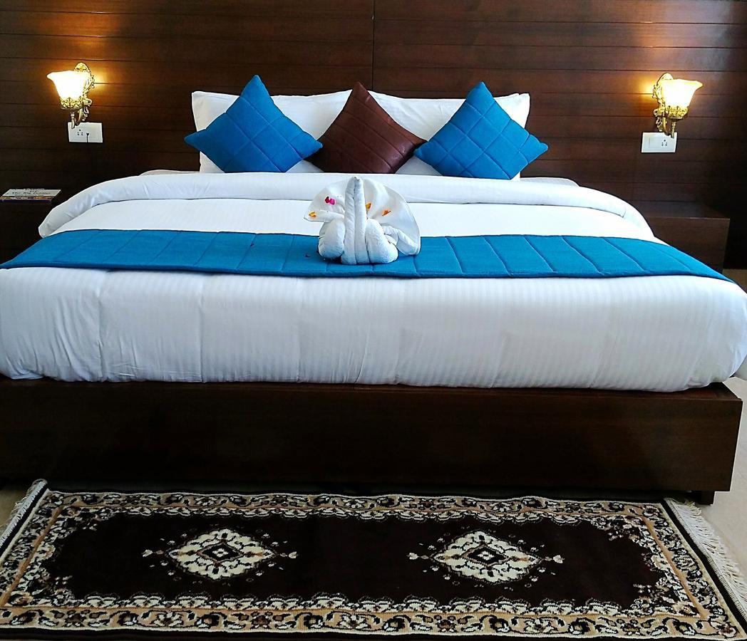 Holiday Hill Hotel