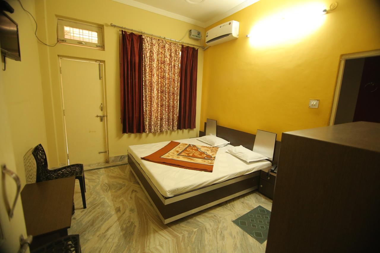 Bed & Breakfast Madhusudan 2*