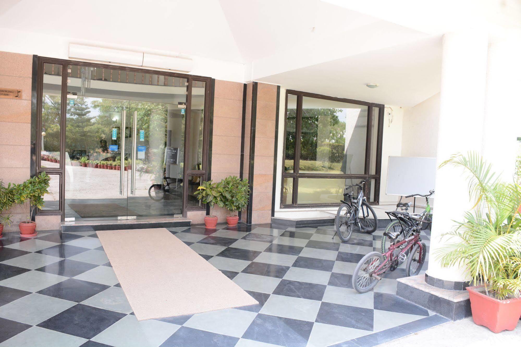 Naturoville Ayurvedic And Yoga Retreat Resort 4*