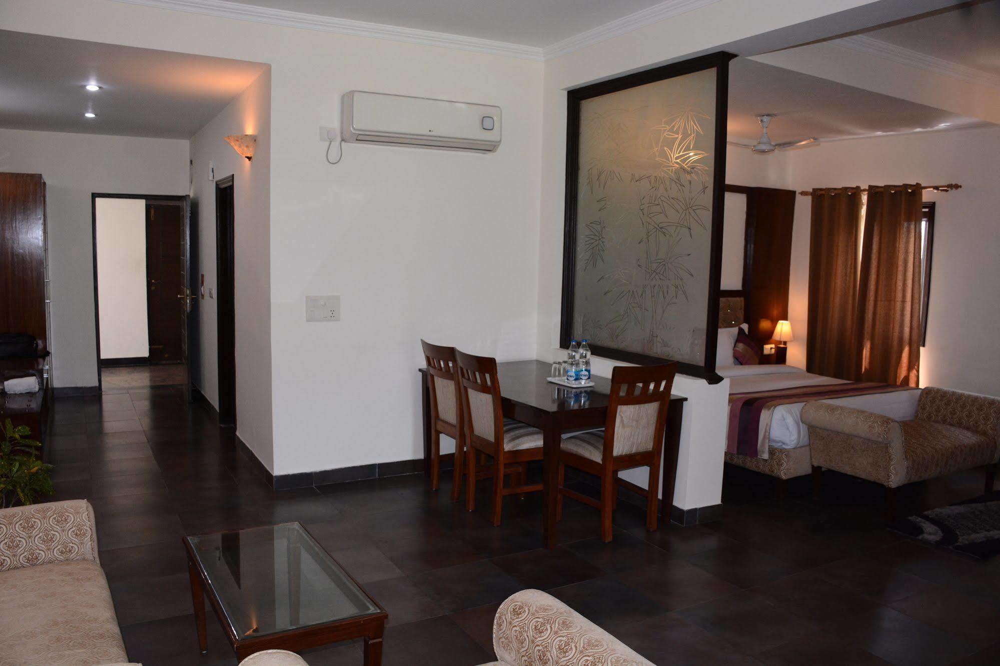 Naturoville Ayurvedic And Yoga Retreat Rishikesh