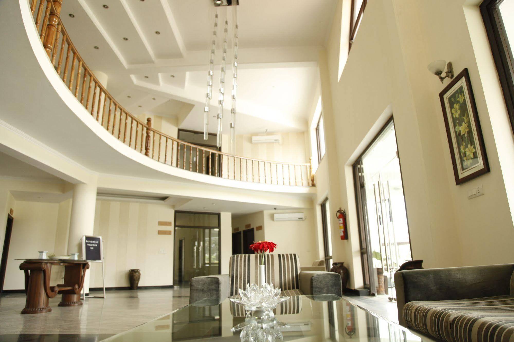 Resort Naturoville Ayurvedic And Yoga Retreat