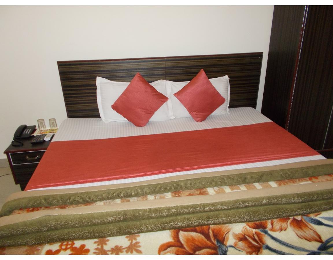 Hotel Traditional At Laxman Jhula *