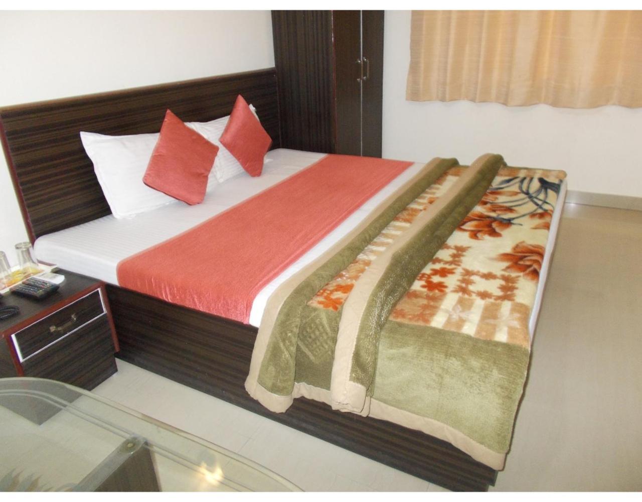 Hotel Traditional At Laxman Jhula *