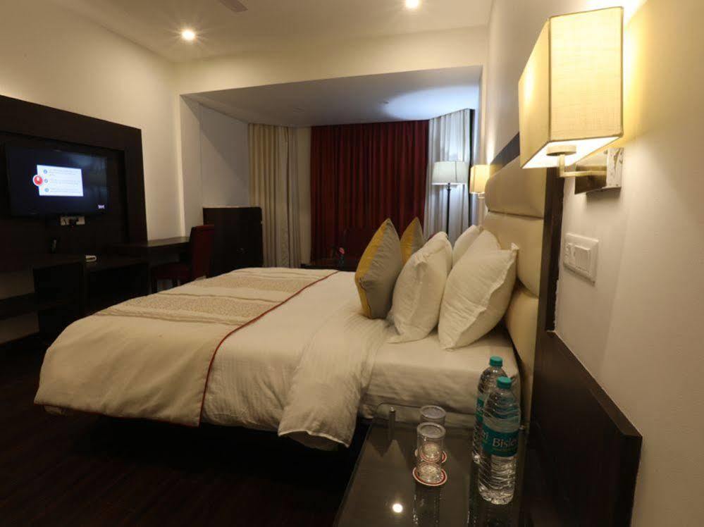 Natraj Hotel 4*