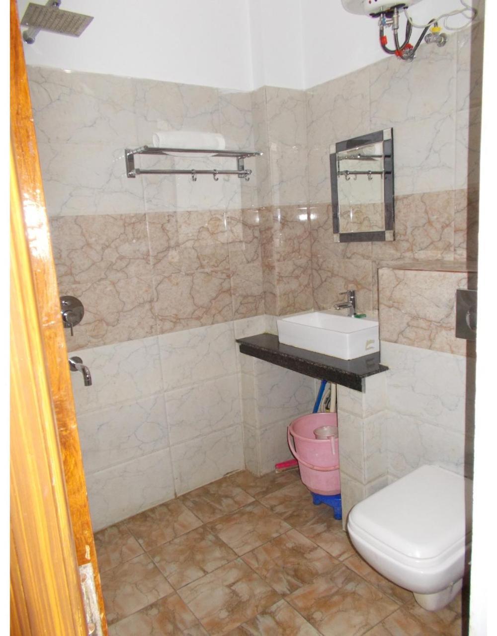 Hotel Traditional At Laxman Jhula *