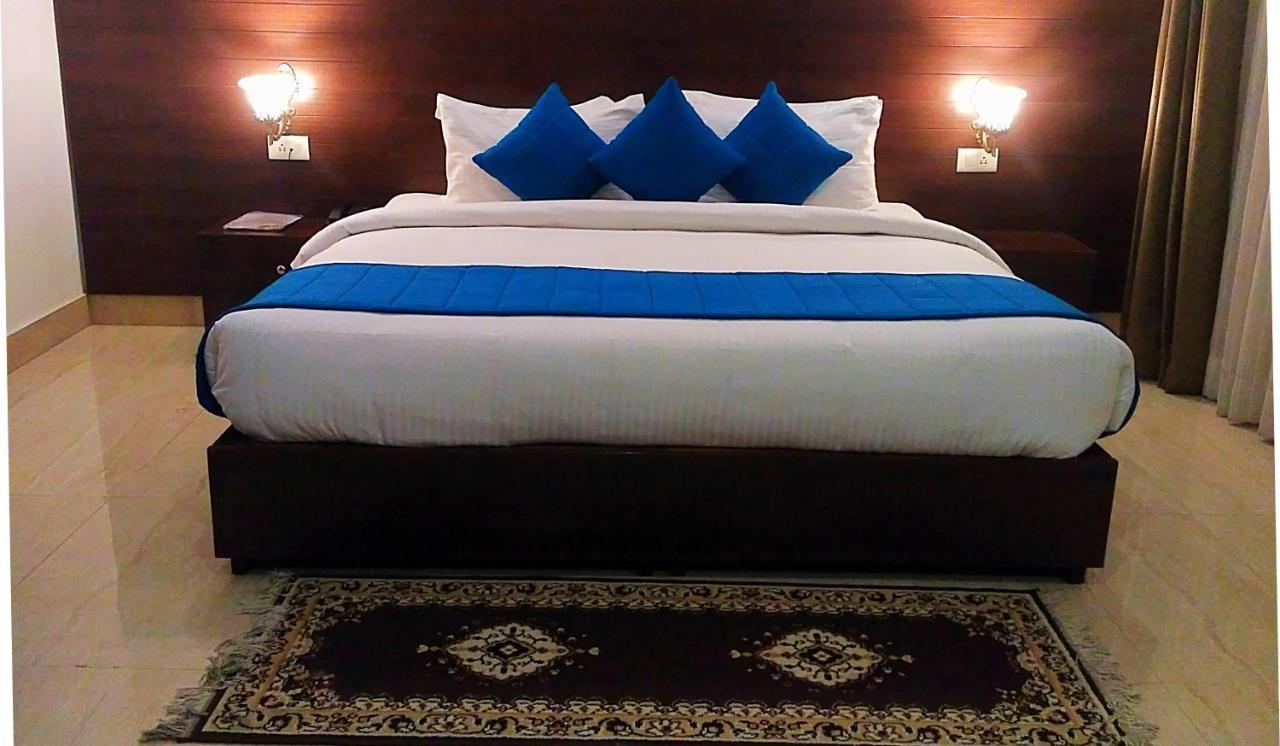 Hotel Holiday Hill Rishikesh