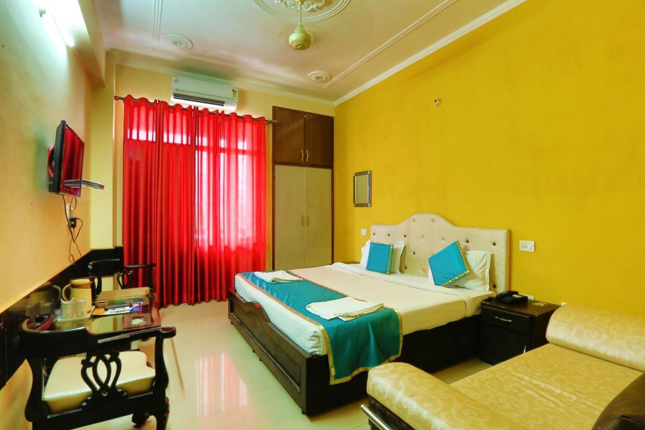 Hotel Paras Plaza