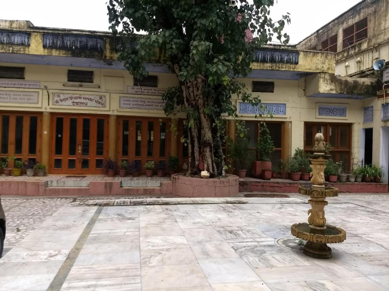 Hotel Bhajan Ashram, 2*
