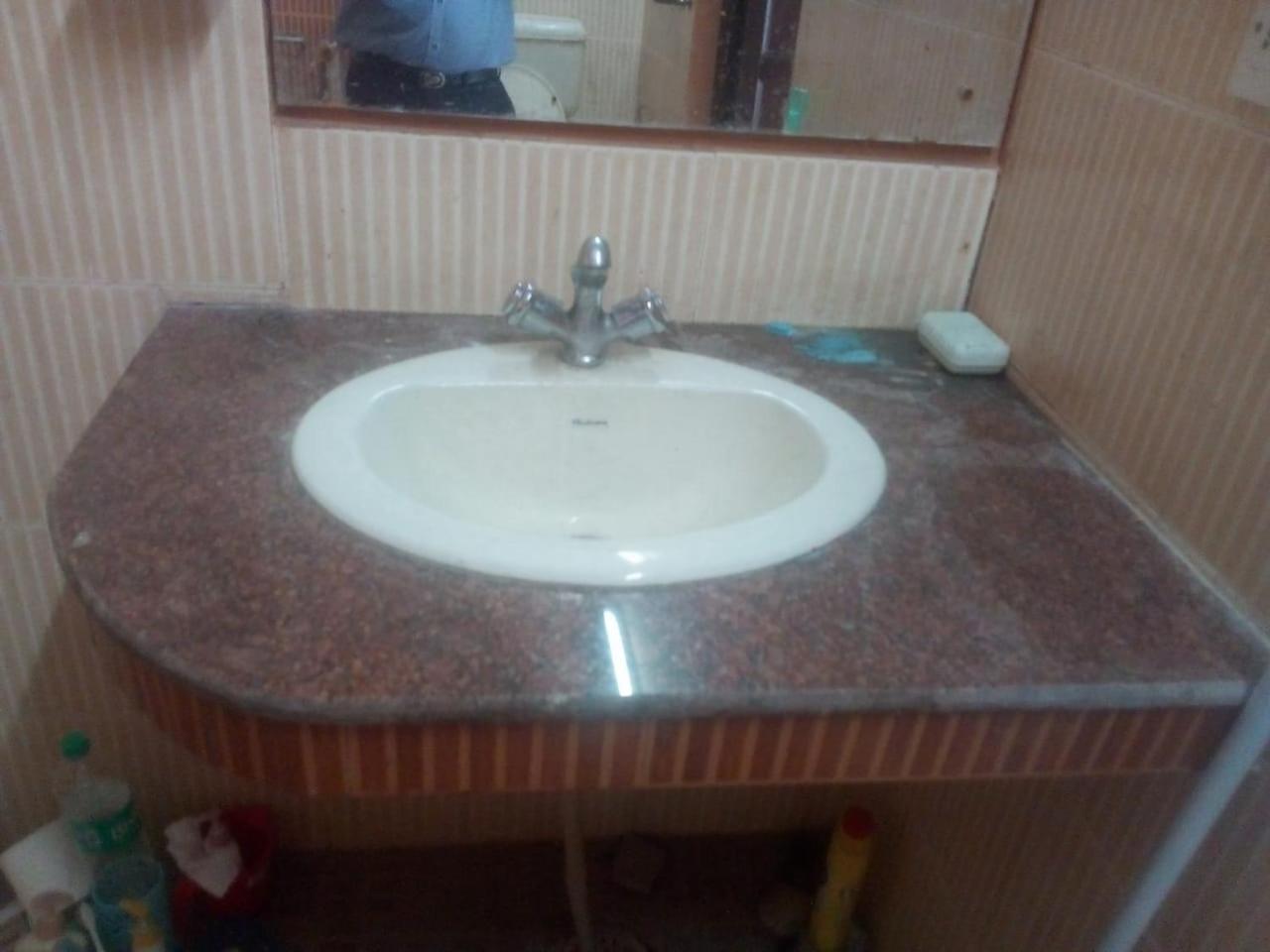 Bhajan Ashram, 2*