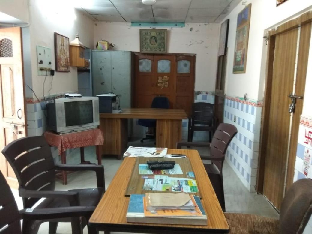 Hotel Bhajan Ashram,
