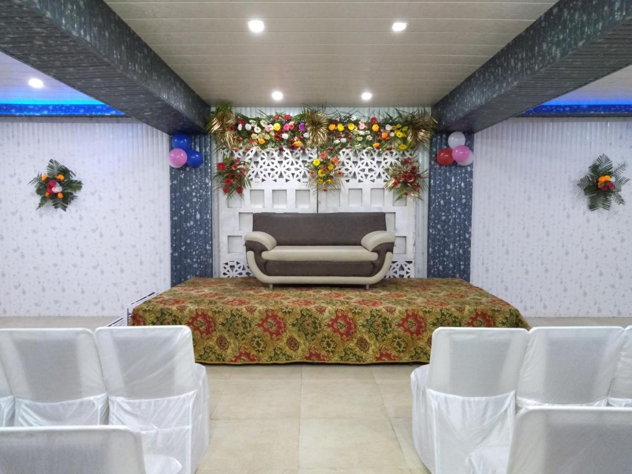 Paras Plaza Hotel