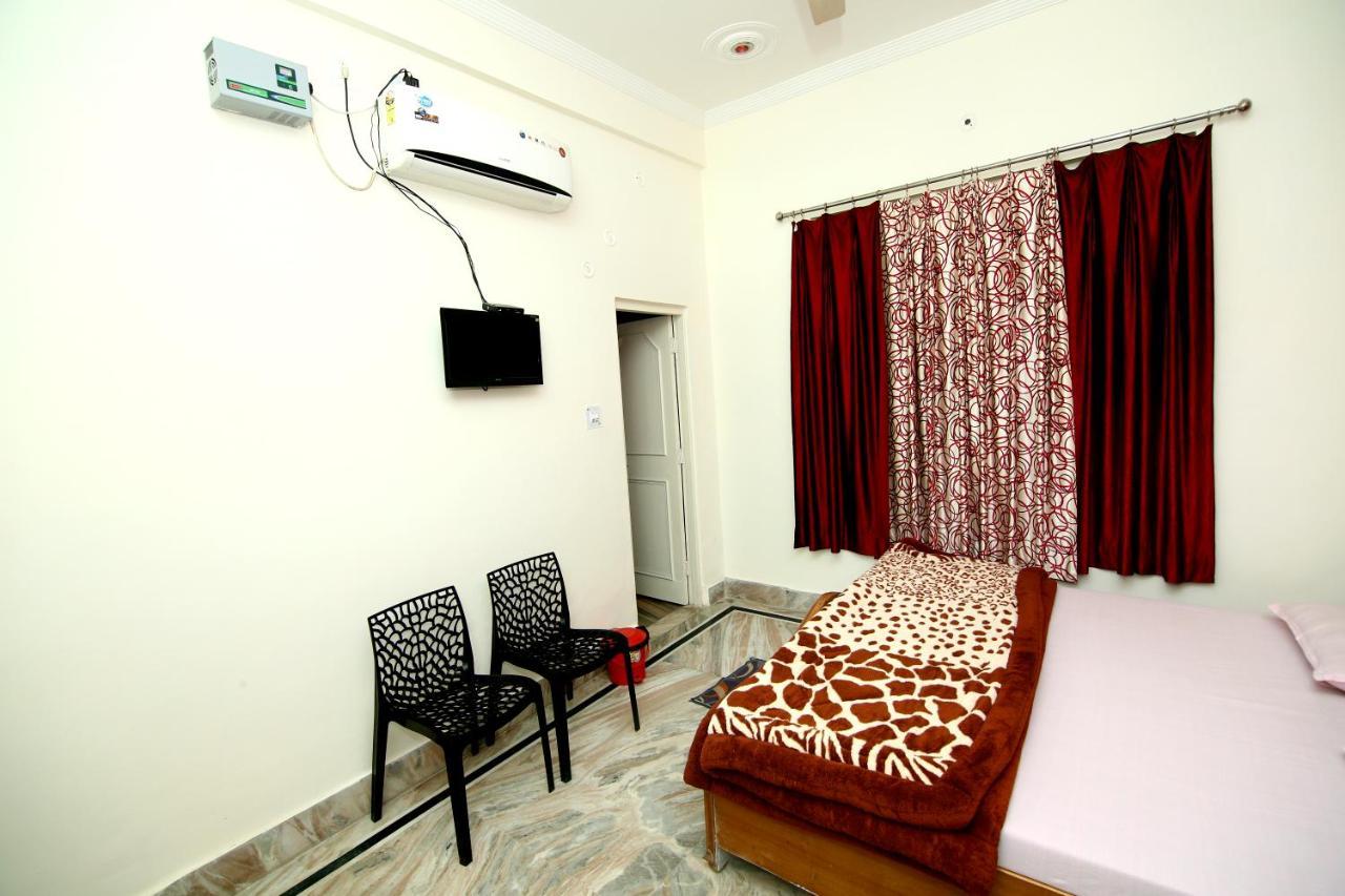 Bed & Breakfast Madhusudan 2*