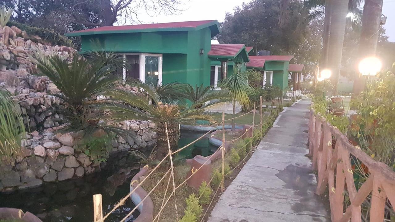 Midway Resort *