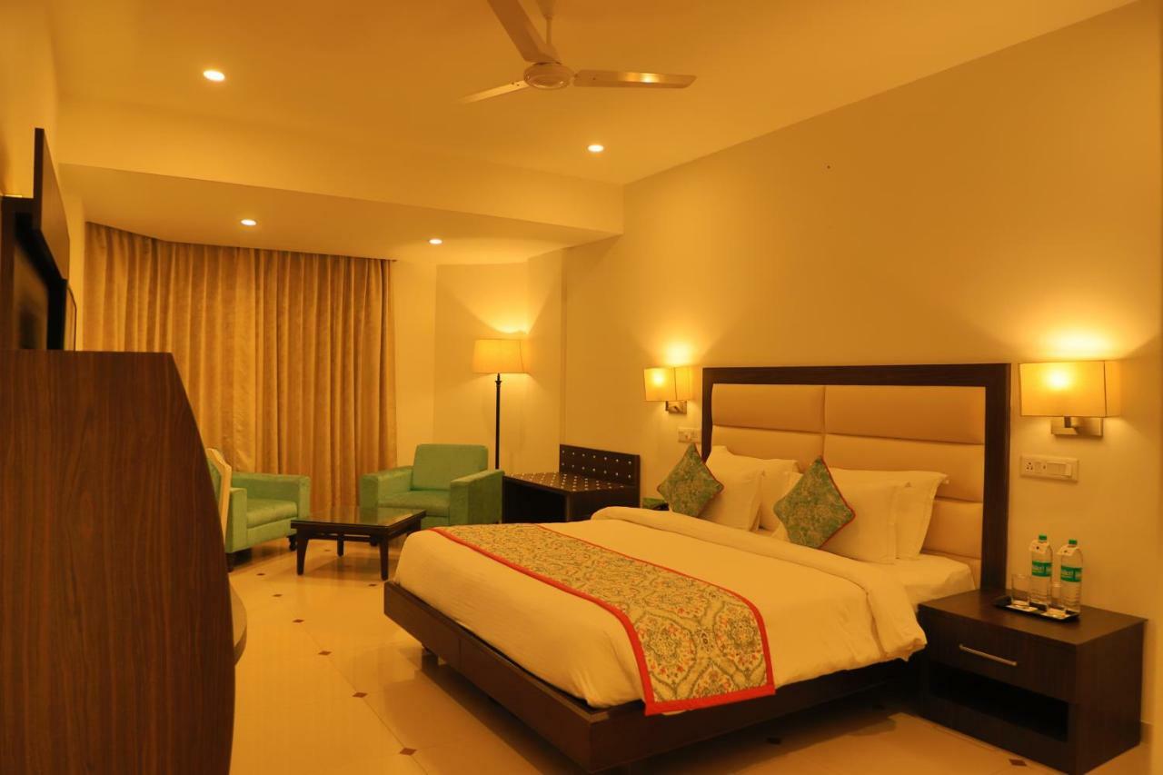 Natraj Hotel 4*