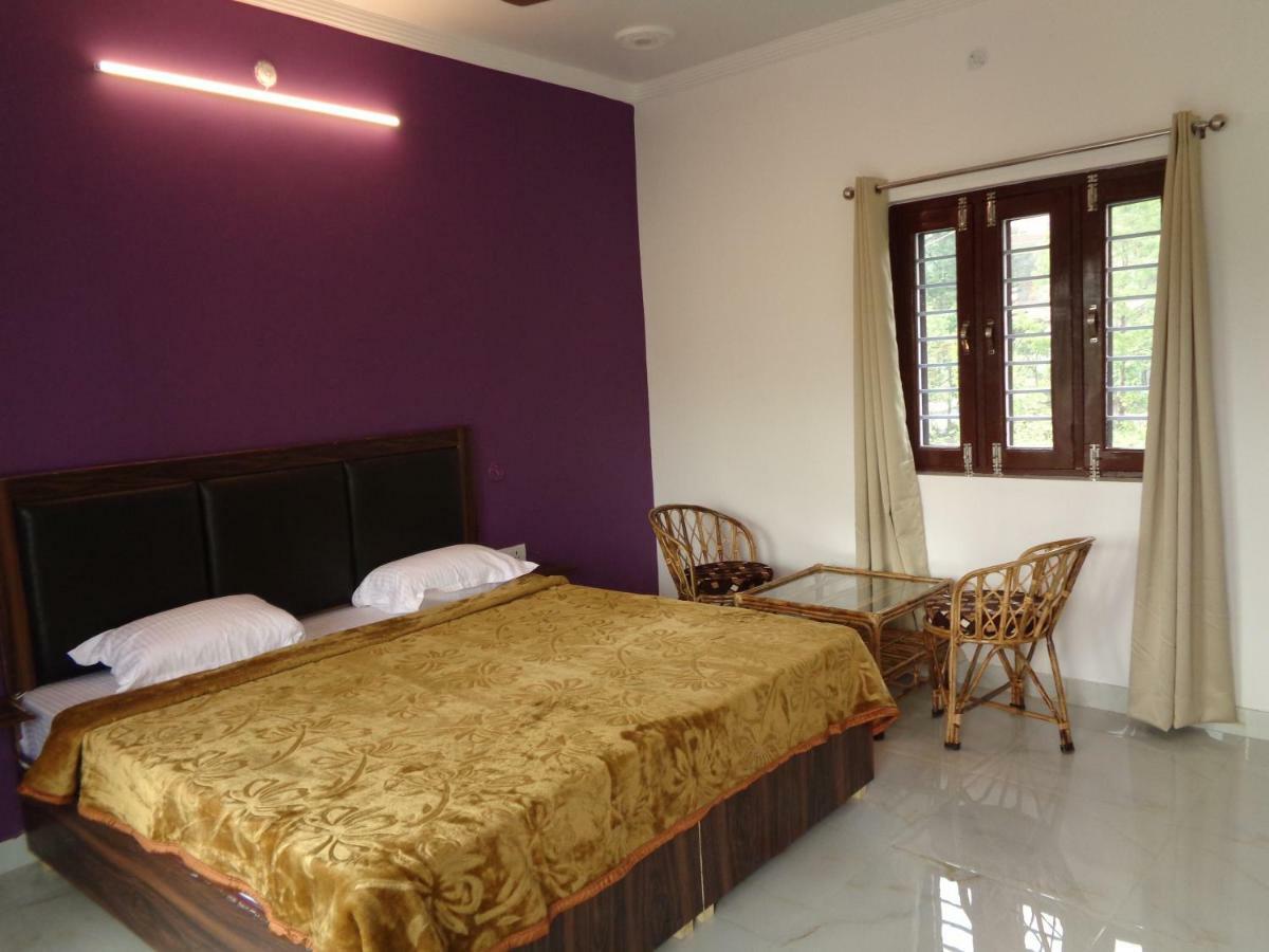 Homestay The White House Rishikesh